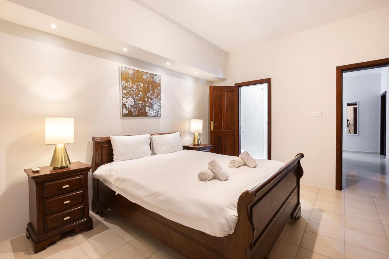 Апартаменты Just Minutes From The By Jl